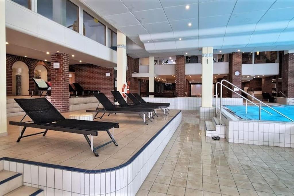 2-Zimmer Wohnung, Pools, Sauna Und Balkon Санкт-Энгльмар Экстерьер фото